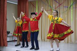 29 мая в зрительном зале Ниноровского клуба прошёл отчётный концерт «Радуга талантов»
